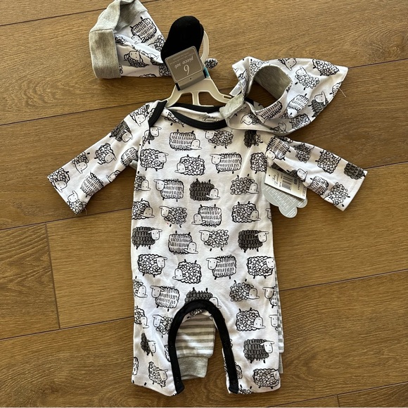 Baby Bundle NWT Size 6 months - Picture 1 of 6